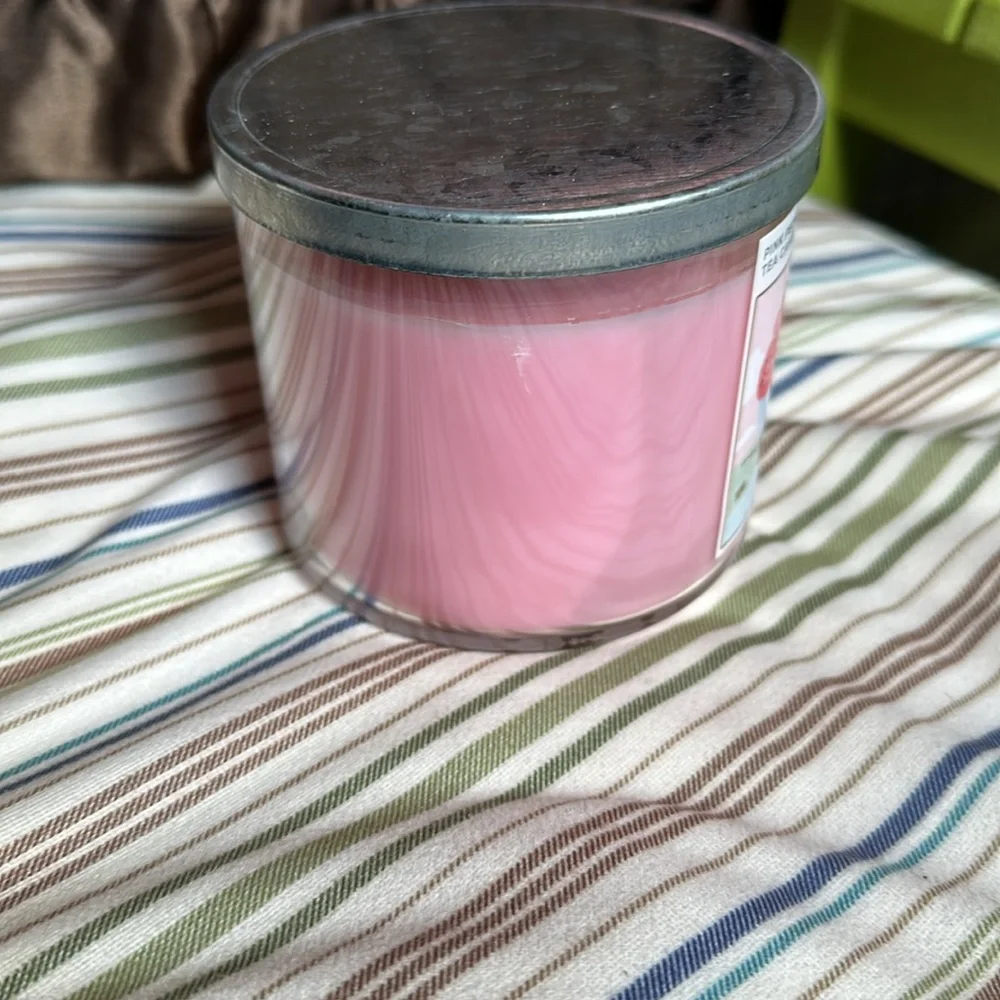 Bath & Body Works Pink Petal Tea Cake 3 Wick Candle